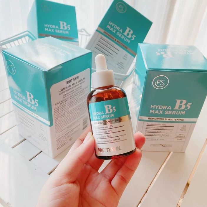 HÌNH MINH HỌA CÁC THÀNH PHẦN VITAMIN B5 VÀ NIACINAMIDE TRÊN NỀN SẠCH